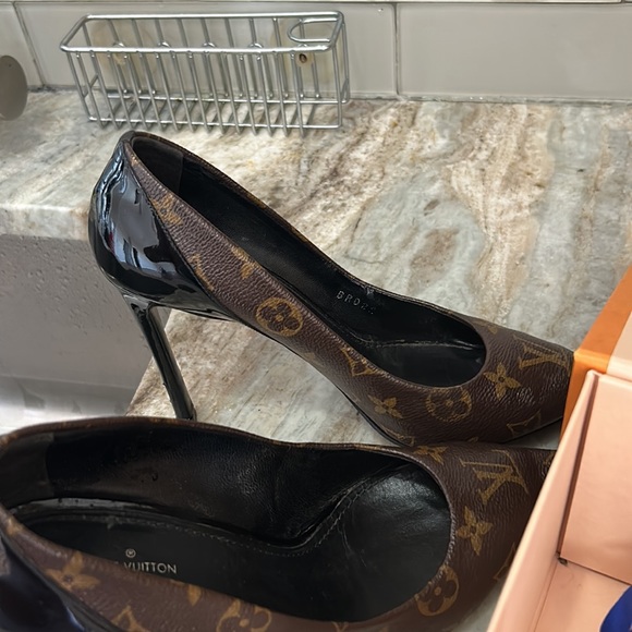 Used Luis vuitton pumps - Picture 9 of 12